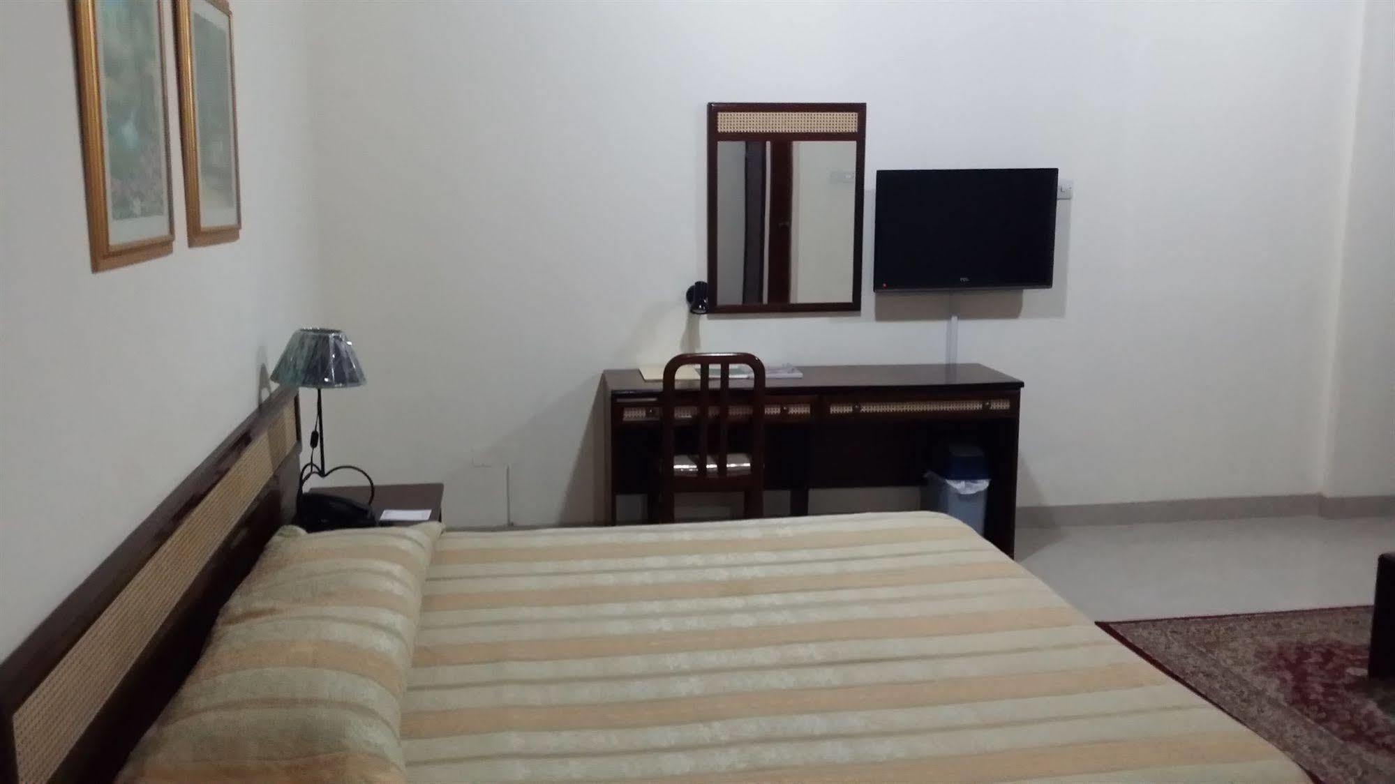 Atlas Hotel Manama Eksteriør bilde